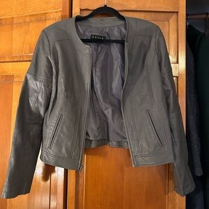 ❗️FREE w/ any $10 purchase ❗️Zippered Jacket